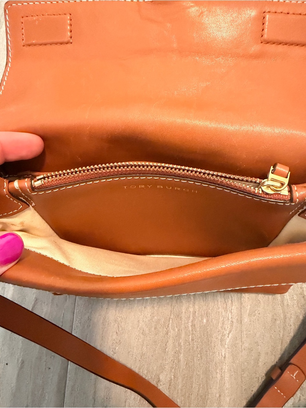 Tory Burch Miller Leather Crossbody in Cognac Brown with Logo Medallion - Picture 6 of 7